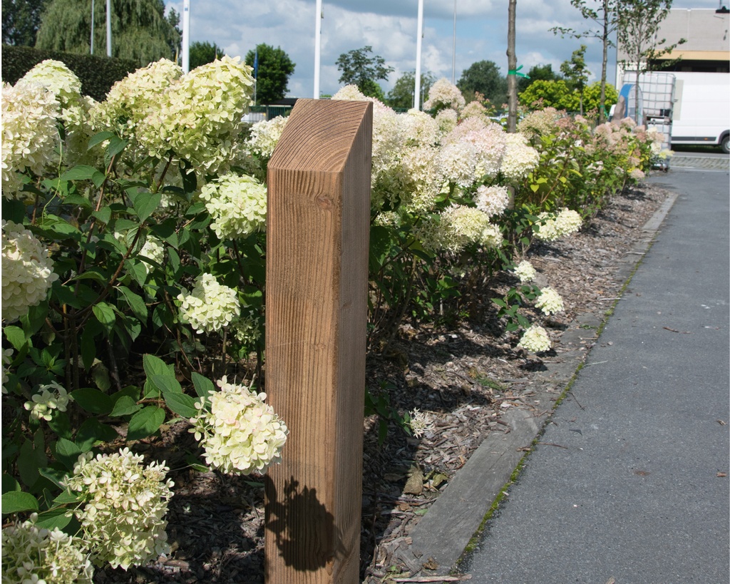 [P0926] AFGESCHUINDE VIERKANTE SIGNALISATIEPAAL RNG 140X12X12CM